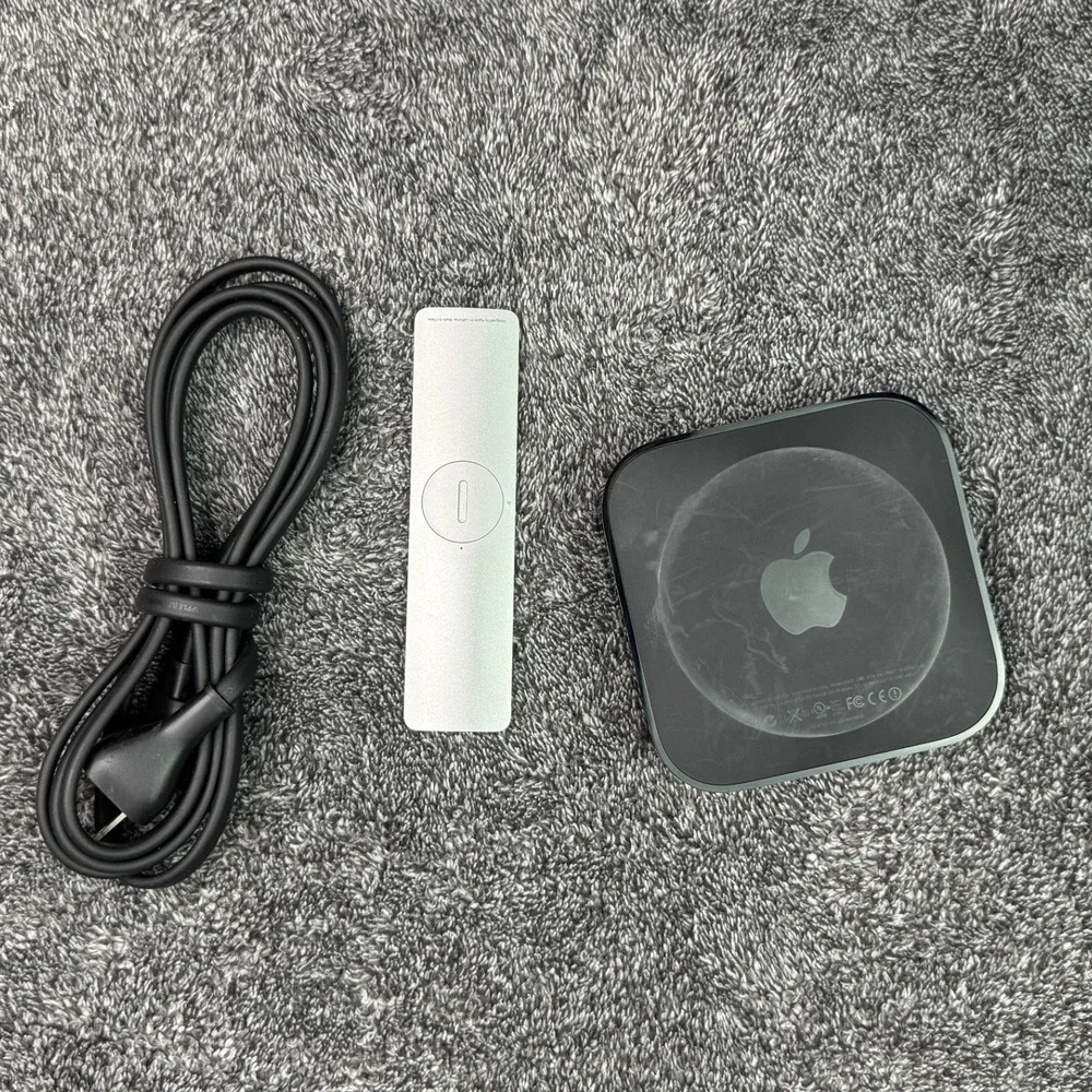 Apple TV 3rd Generation A1427 Black 1080p HD Media Streamer with Remote & Cable